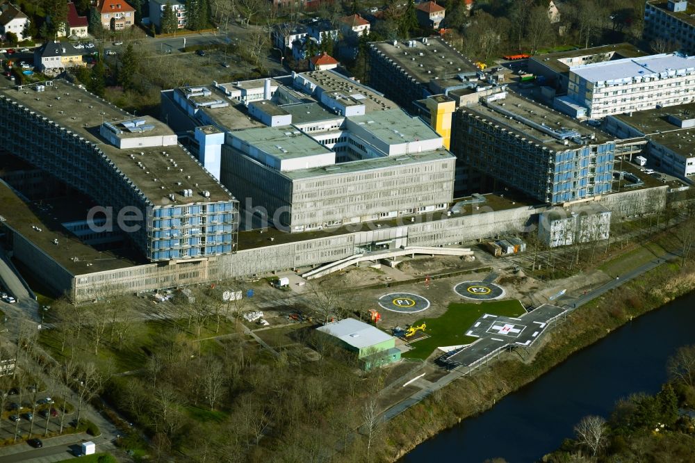 Berlin from the bird's eye view: Hospital grounds of the Clinic Conpus Benjonin Franklin on Hindenburgdamm overlooking the helicopter landing pad in the district Steglitz in Berlin, Germany