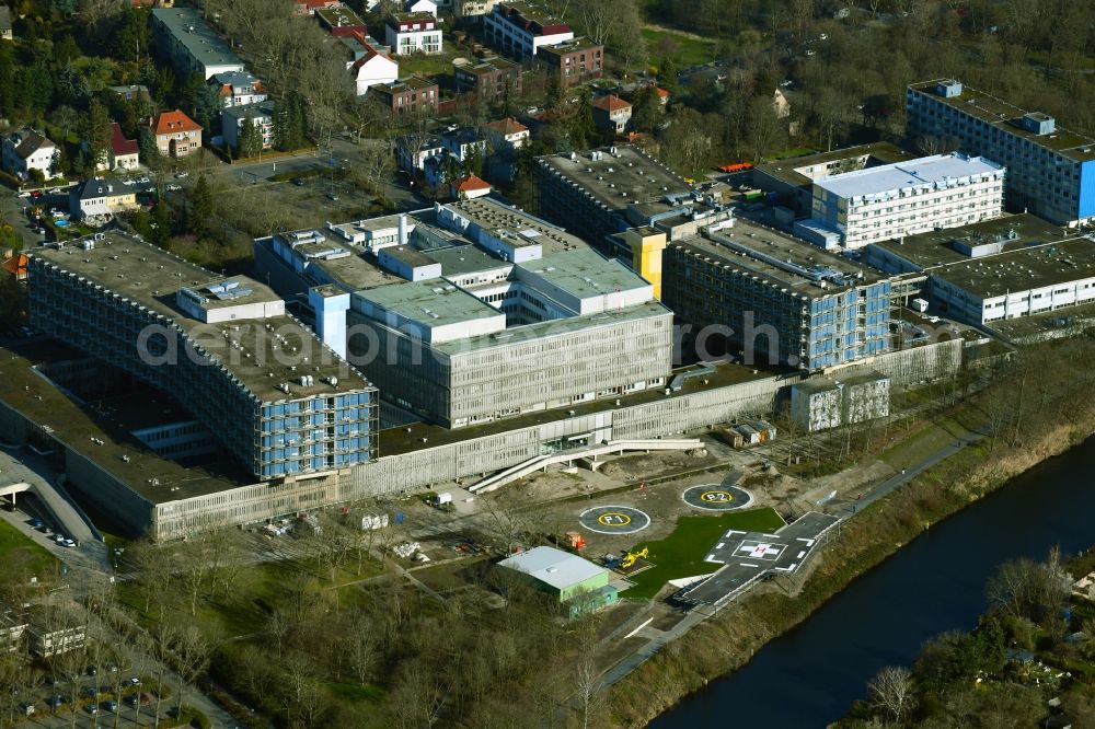 Aerial image Berlin - Hospital grounds of the Clinic Conpus Benjonin Franklin on Hindenburgdamm overlooking the helicopter landing pad in the district Steglitz in Berlin, Germany