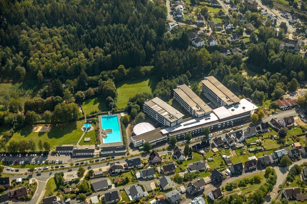 Aerial image Hilchenbach - Hospital grounds of the Clinic Celenus Klinik fuer Neurologie Hilchenbach on Ferndorfstrasse in Hilchenbach in the state North Rhine-Westphalia, Germany