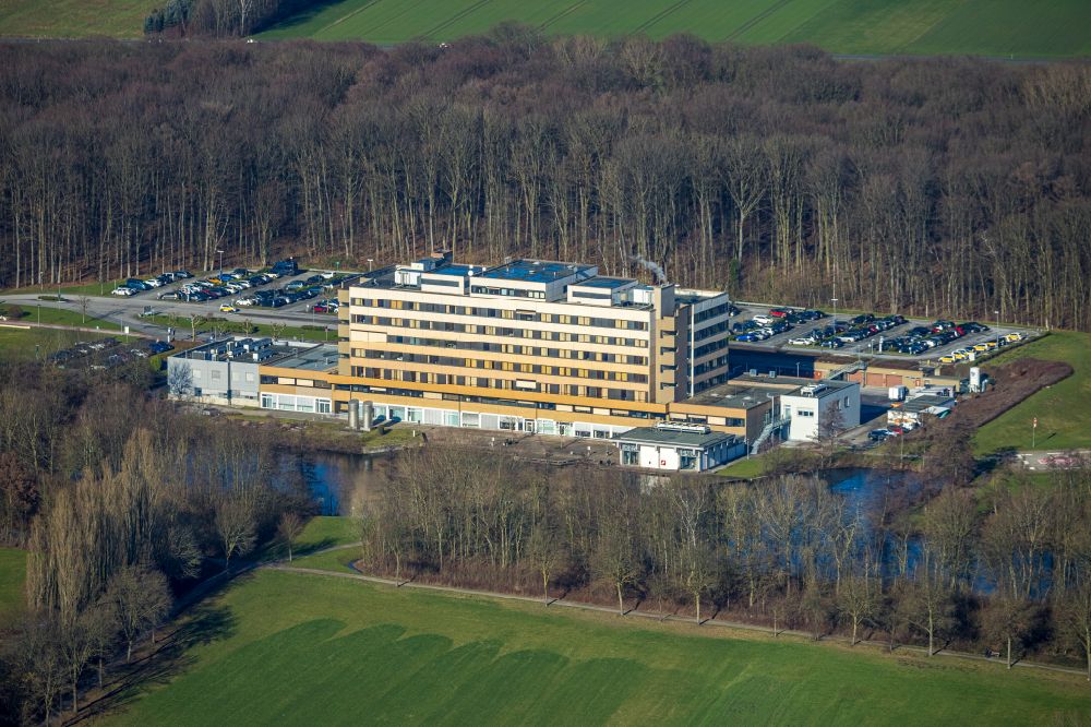 Aerial image Werne - Hospital grounds of the Clinic St. Christophorus-Krankenhaus Am See in Werne at Ruhrgebiet in the state North Rhine-Westphalia, Germany