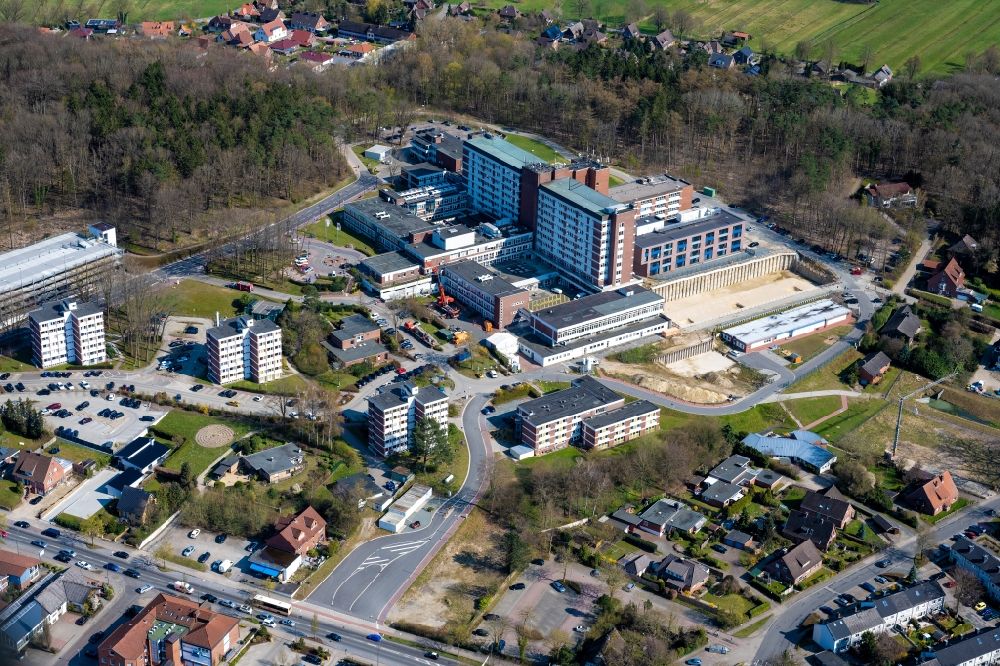 Stade from above - Hospital grounds of the Clinic Elbe Klinik in the district Wiepenkathen in Stade in the state Lower Saxony, Germany