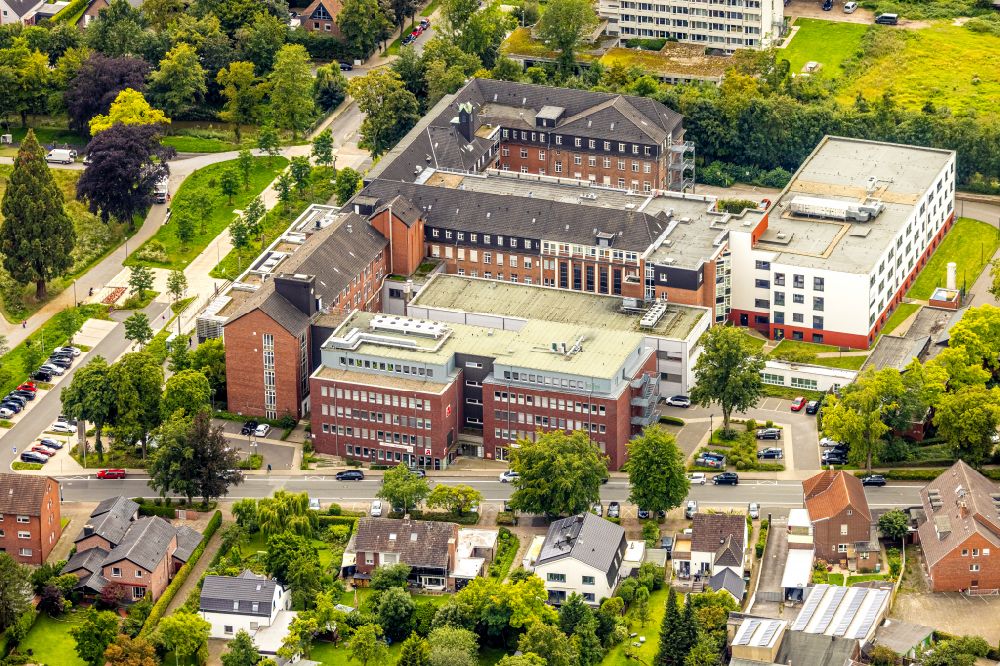 Aerial image Ahlen - Hospital grounds of the Clinic St. Franziskus-Hospital Ahlen on Robert-Koch-Strasse in Ahlen in the state North Rhine-Westphalia, Germany