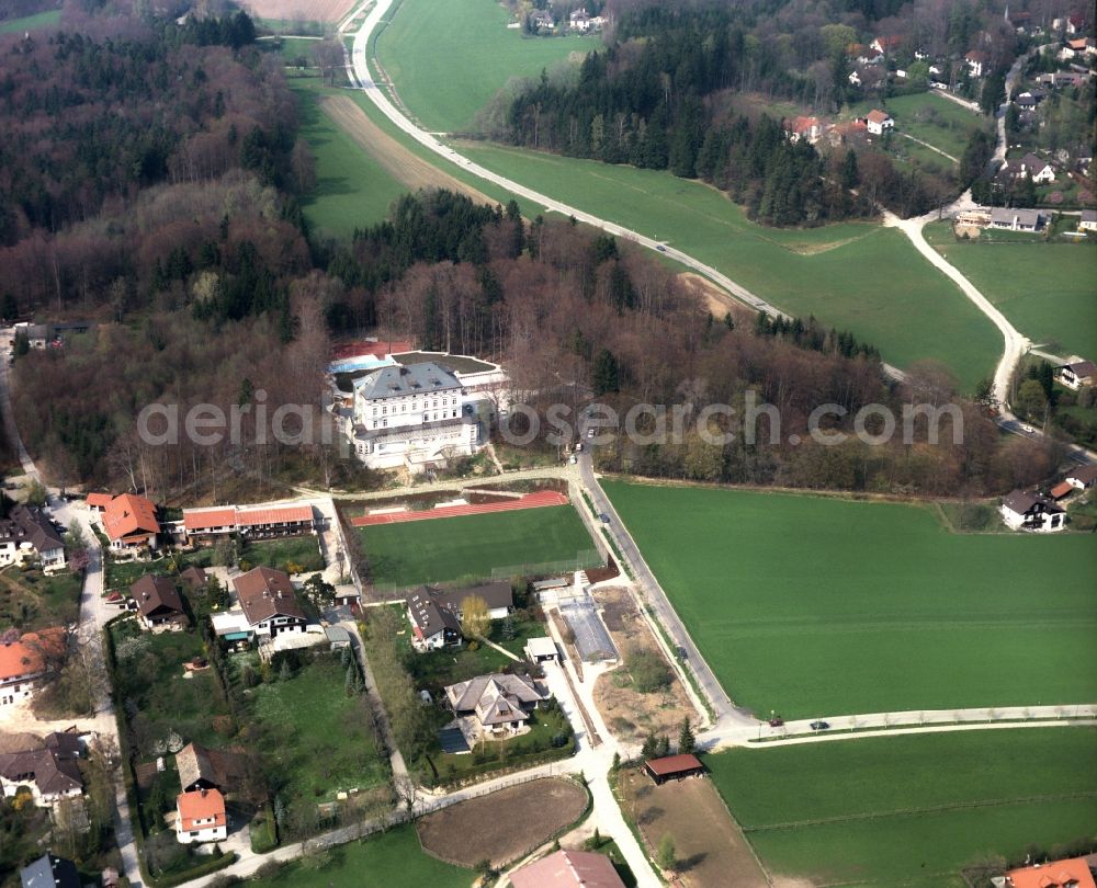 Aerial image Assenhausen - Hospital grounds of the Clinic Heckscher Kinderklinik Rothmannshoehe in Assenhausen in the state Bavaria, Germany