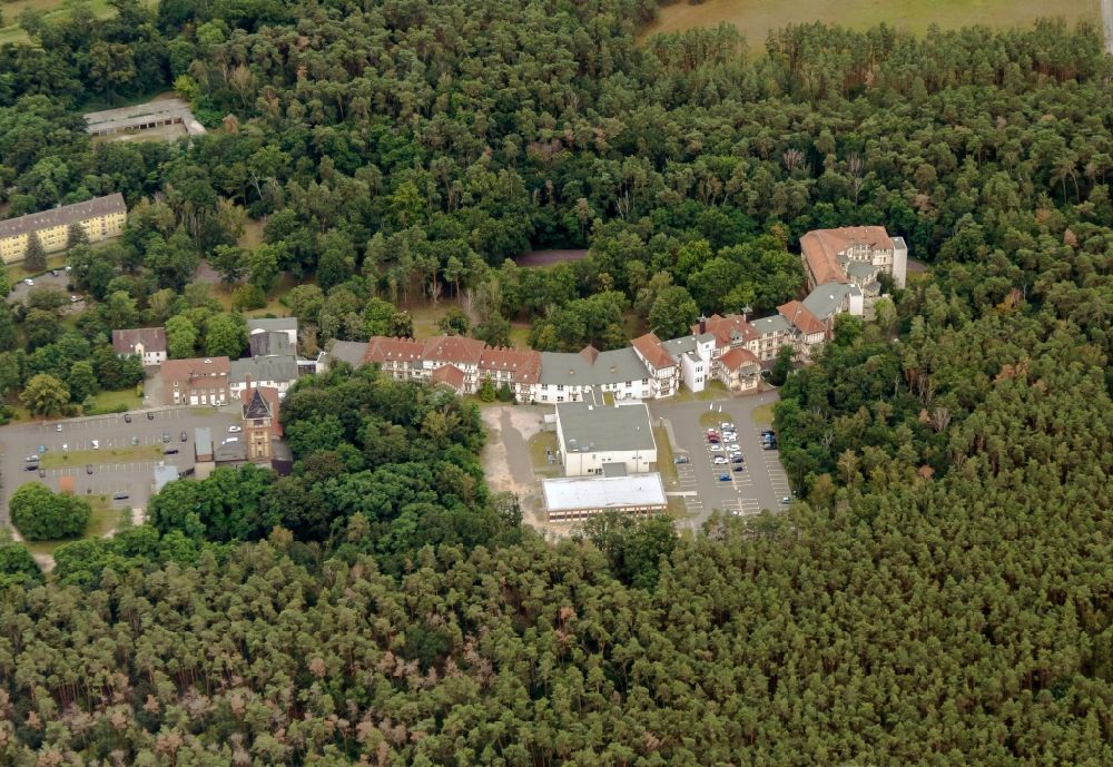 Aerial image Gommern - Hospital grounds of the Clinic HELIOS Fachklinik on Sophie-von-Boetticher-Strasseasse in the district Vogelsang in Gommern in the state Saxony-Anhalt, Germany