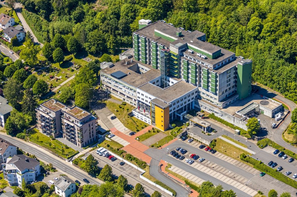Attendorn from the bird's eye view: Hospital grounds of the Clinic Helios Klinik Attendorn on Hohler Weg in Attendorn in the state North Rhine-Westphalia, Germany