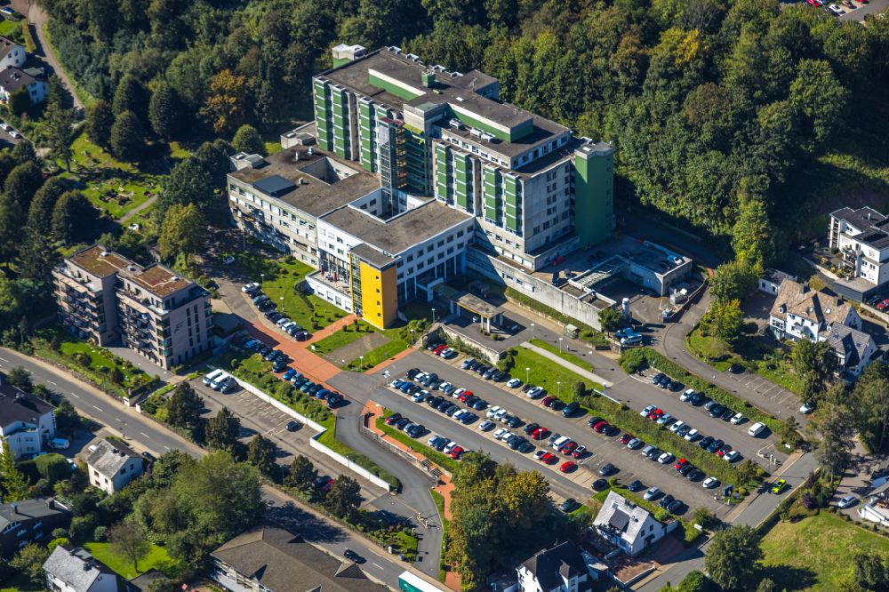 Attendorn from the bird's eye view: Hospital grounds of the Clinic Helios Klinik Attendorn on Hohler Weg in Attendorn in the state North Rhine-Westphalia, Germany