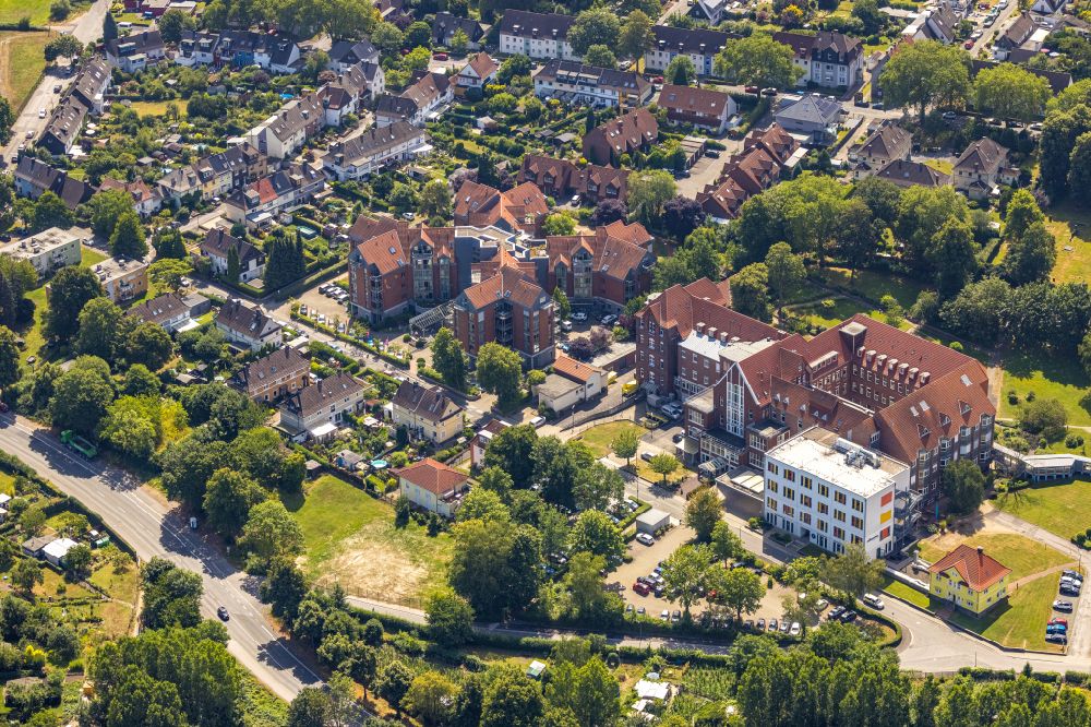Dortmund from the bird's eye view: Hospital grounds of the Clinic Huettenhospital on street Am Marksbach in the district Benninghofen in Dortmund at Ruhrgebiet in the state North Rhine-Westphalia, Germany