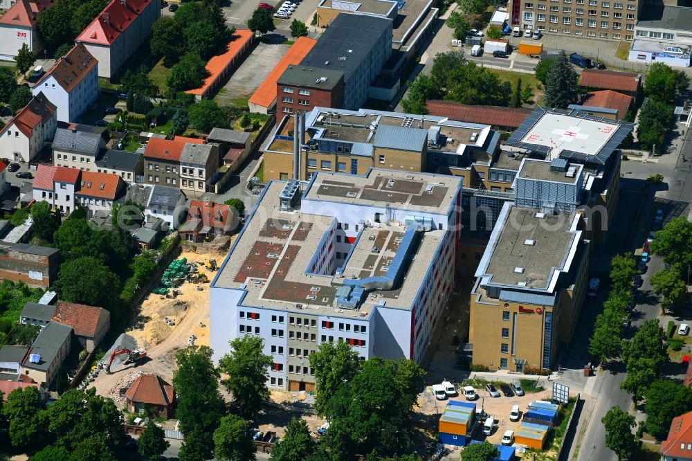 Aerial photograph Hansestadt Stendal - Hospital grounds of the Clinic of Johanniter-Krankenhaus Genthin-Stendal GmbH on street Wendstrasse in Stendal in the state Saxony-Anhalt, Germany