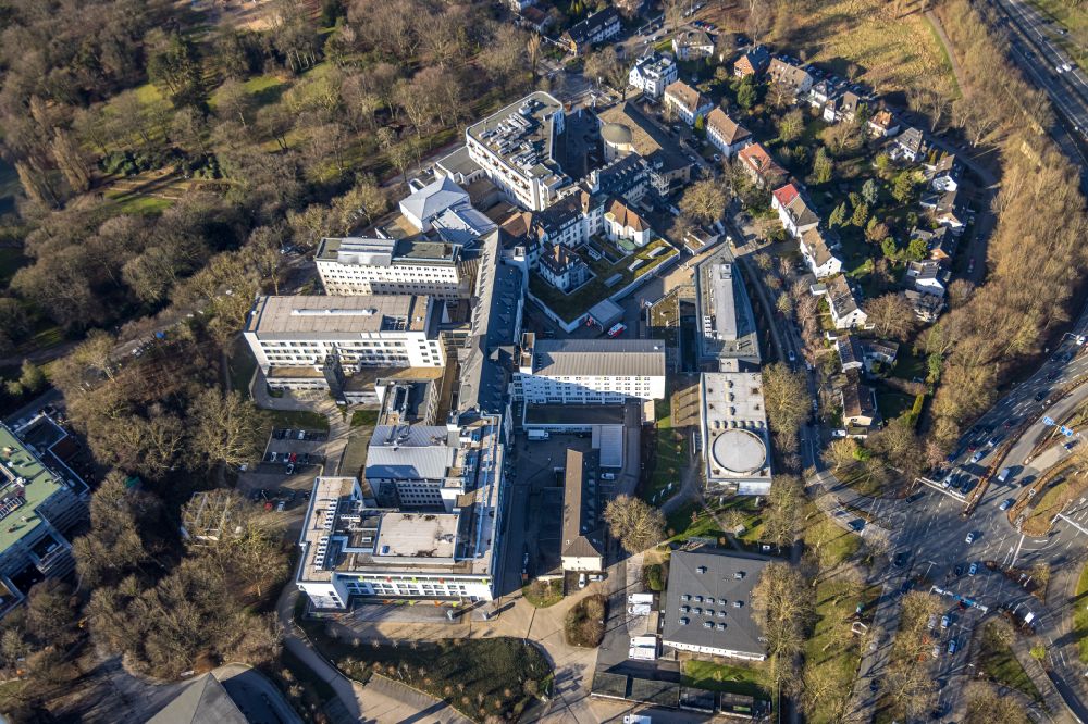 Aerial image Bochum - Hospital grounds of the Clinic St. Josef-Hospital on street Gudrunstrasse in the district Innenstadt in Bochum at Ruhrgebiet in the state North Rhine-Westphalia, Germany