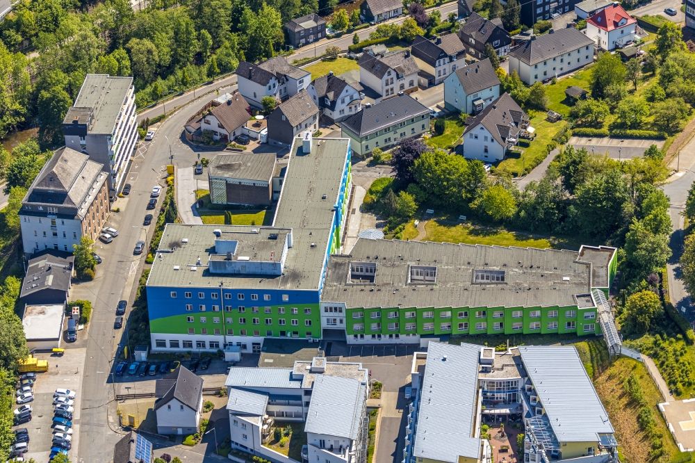 Aerial photograph Lennestadt - Hospital grounds of the Clinic St. Josefs-Hospital Lennestadt on Uferstrasse in the district Altenhundem in Lennestadt in the state North Rhine-Westphalia, Germany