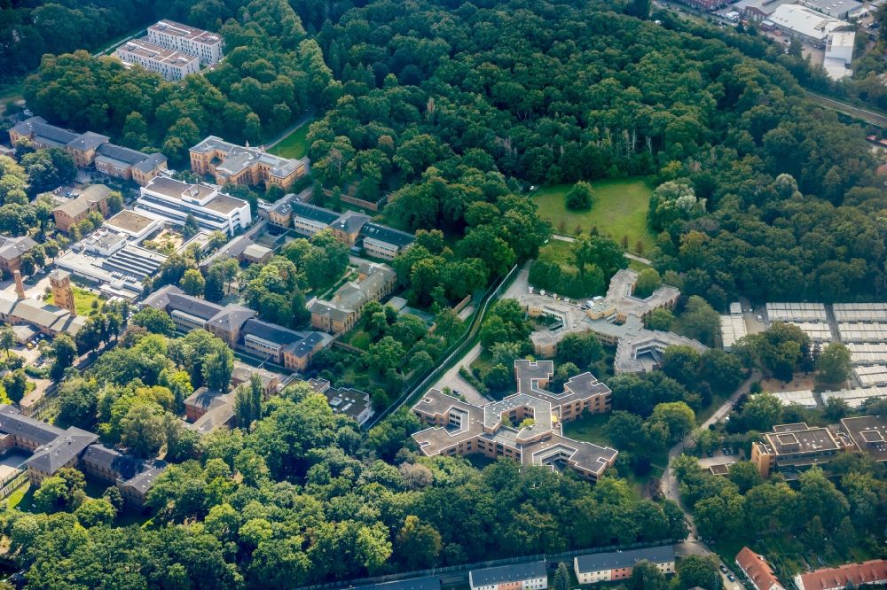 Aerial photograph Berlin - Hospital grounds of the Clinic Karl Bonnhoeffer Nervenklinik in Berlin, Germany