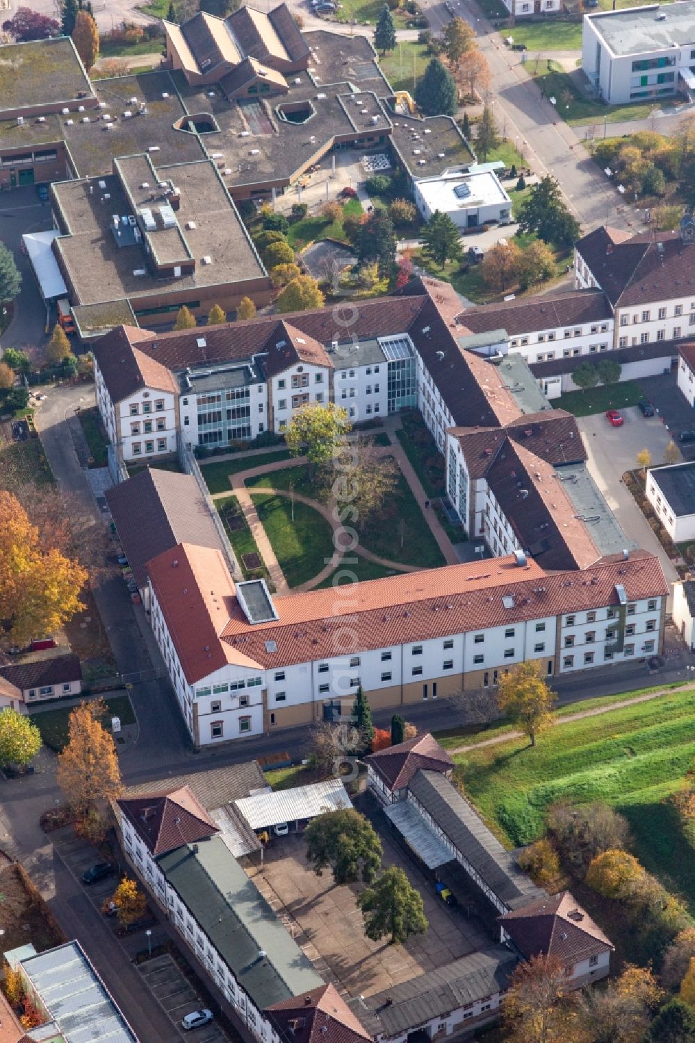 Aerial image Klingenmünster - Hospital grounds of the Clinic Klinik fuer Kinder-/Jugendpsychiatrie and -psychotherapie in the district Pfalzklinik Landeck in Klingenmuenster in the state Rhineland-Palatinate, Germany