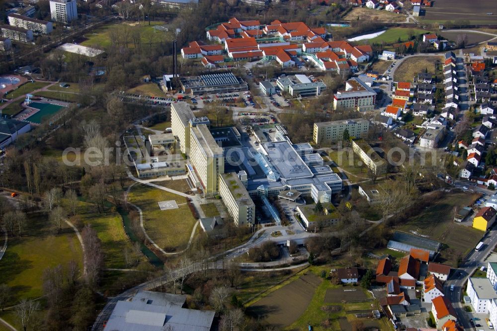 Landshut from the bird's eye view: Hospital grounds of the Clinic Klinikum Landshut gemeinnuetzige GmbH an der Robert-Koch-Strasse in the district Landshut West in Landshut in the state Bavaria, Germany