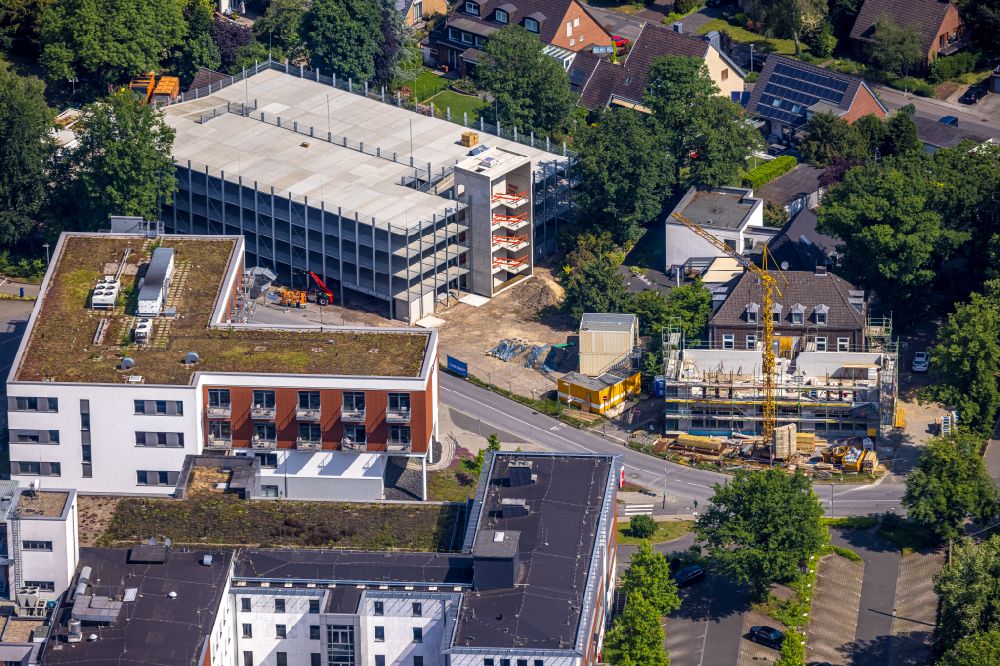 Aerial image Bottrop - Hospital grounds of the Clinic Knappschaftskrankenhaus Botttrop - Akademisches Lehrkrankenhaus der Universitaet Duisburg-Essen at Osterfelder street in Bottrop in the state North Rhine-Westphalia