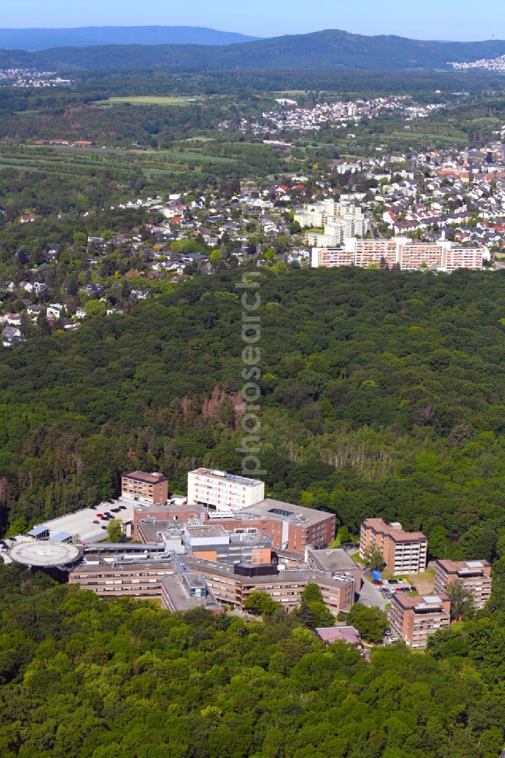 Aerial photograph Bad Soden am Taunus - Hospital grounds of the Clinic Main-Taunus-Privatklinik GmbH on Kronberger Strasse in Bad Soden am Taunus in the state Hesse, Germany