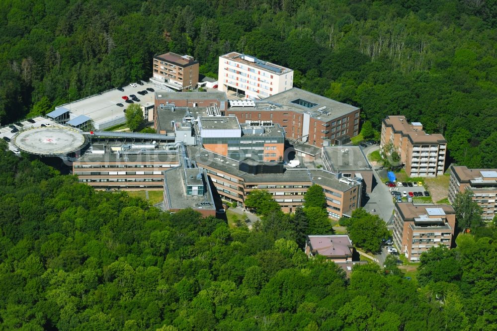 Bad Soden am Taunus from above - Hospital grounds of the Clinic Main-Taunus-Privatklinik GmbH on Kronberger Strasse in Bad Soden am Taunus in the state Hesse, Germany