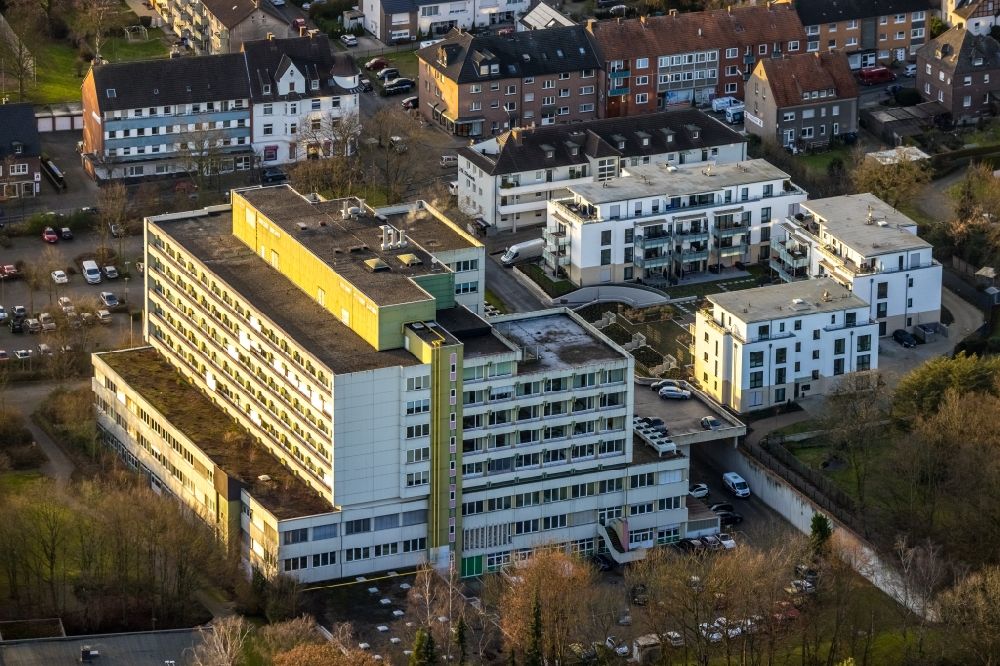 Aerial photograph Hamm - Building of the hospital Malteser Krankenhaus St. Josef in the Bockum-Hoevel district of Hamm at Ruhrgebiet in the state of North Rhine-Westphalia