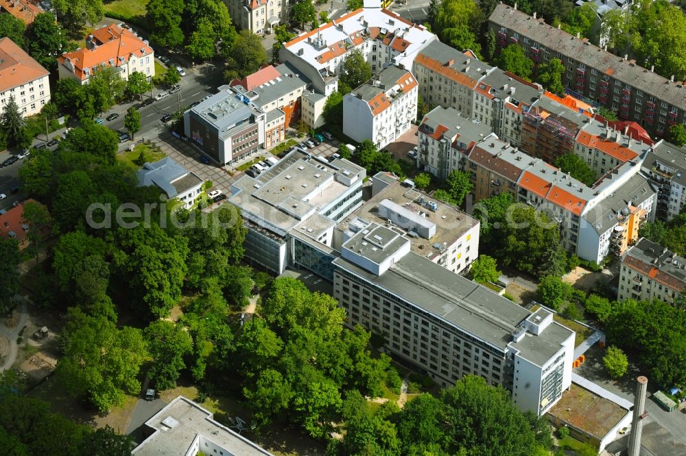 Berlin from the bird's eye view: Hospital grounds of the Clinic Maria Heimsuchung Caritas Klinik Pankow on Breite Strasse in the district Pankow in Berlin, Germany