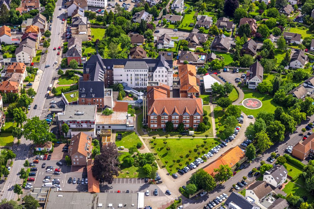 Werl from the bird's eye view: Hospital grounds of the Clinic Mariannen-Hospital Werl gGmbH in Werl at Ruhrgebiet in the state North Rhine-Westphalia, Germany