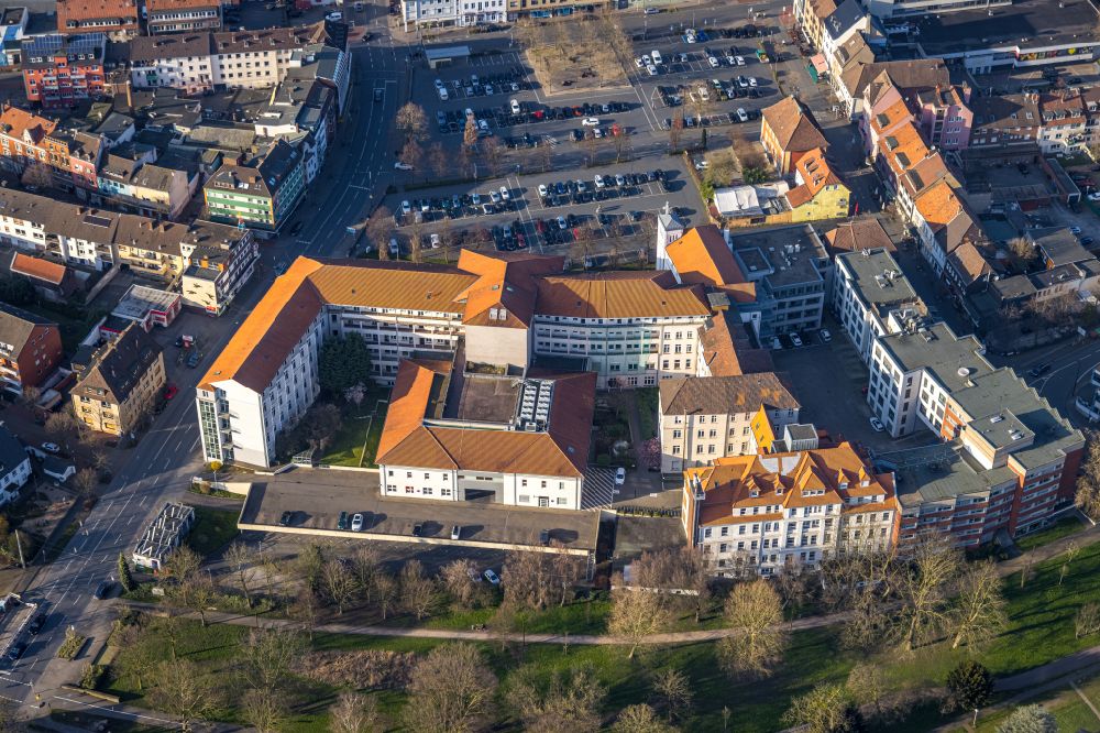 Aerial image Hamm - Wintry snow-covered clinic grounds of the hospital St. Marien-Hospital Hamm in the city center of Hamm in the Ruhr area in the state of North Rhine-Westphalia, Germany