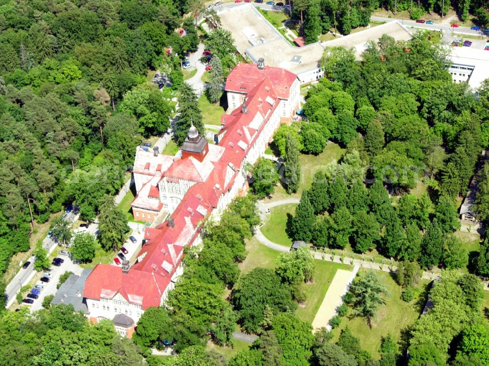 Aerial image Beelitz-Heilstätten - Hospital grounds of the Clinic Neurologische Fachkliniken on Paracelsus-Ring in Beelitz-Heilstaetten in the state Brandenburg, Germany