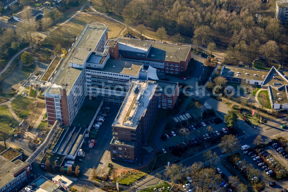 Marl from the bird's eye view: Hospital grounds of the Clinic Paracelsius Klinik Klinikum Vest on street Lipper Weg in Marl at Ruhrgebiet in the state North Rhine-Westphalia, Germany