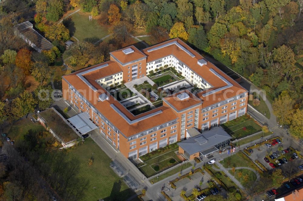 Aerial photograph Berlin - Hospital grounds of the Clinic Park-Klinik Weissensee on Schoenstrasse in the district Weissensee in Berlin, Germany