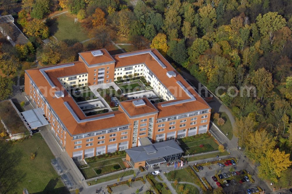 Berlin from the bird's eye view: Hospital grounds of the Clinic Park-Klinik Weissensee on Schoenstrasse in the district Weissensee in Berlin, Germany
