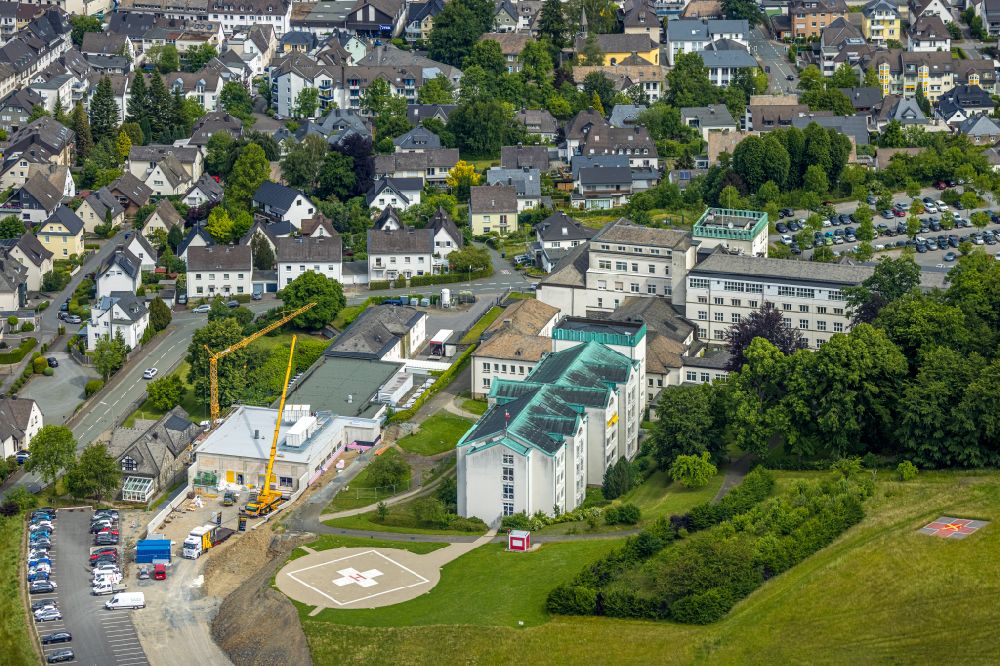 Meschede from the bird's eye view: Clinic of the hospital grounds Sankt Walburga-Krankenhaus Meschede Notfall on Schederweg in Meschede in the state North Rhine-Westphalia, Germany