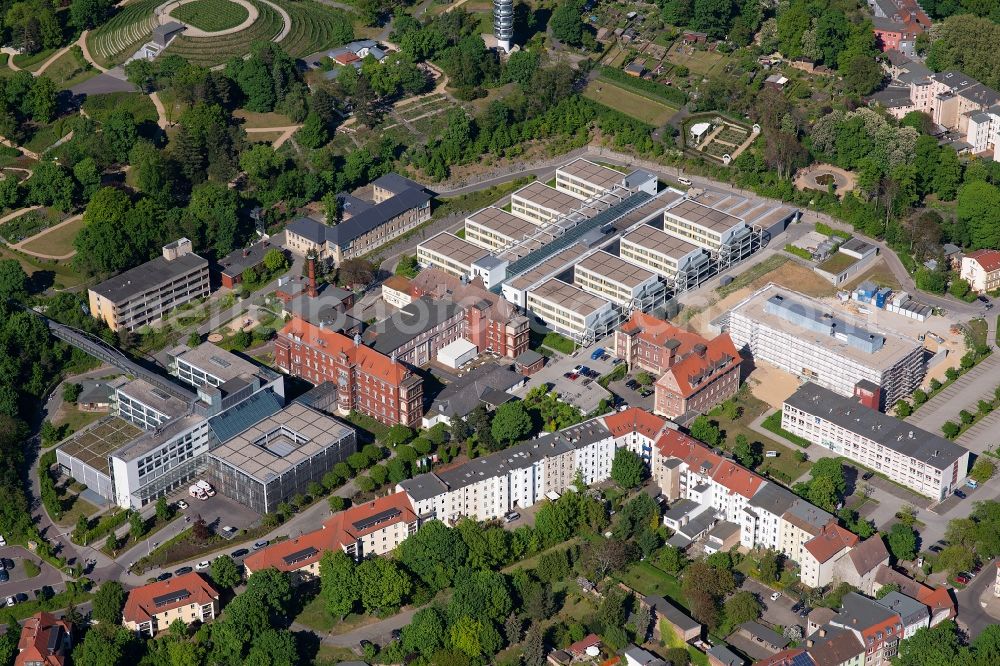 Brandenburg an der Havel from the bird's eye view: Clinic area with the new building and the old building of the hospital of the Urban medical centre Brandenburg GmbH in Brandenburg to Havel in the federal state Brandenburg, Germany