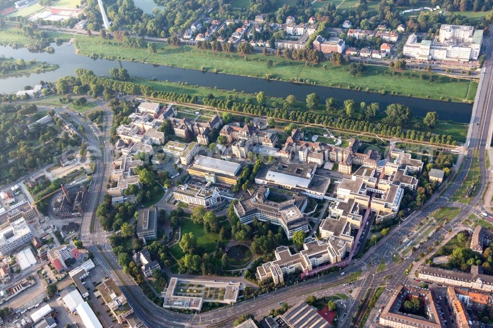 Aerial image Mannheim - Hospital grounds of the Clinic of Universitaetsklinik and dem Klinikum Mannheim on Ufer of Neckar in Mannheim in the state Baden-Wurttemberg, Germany