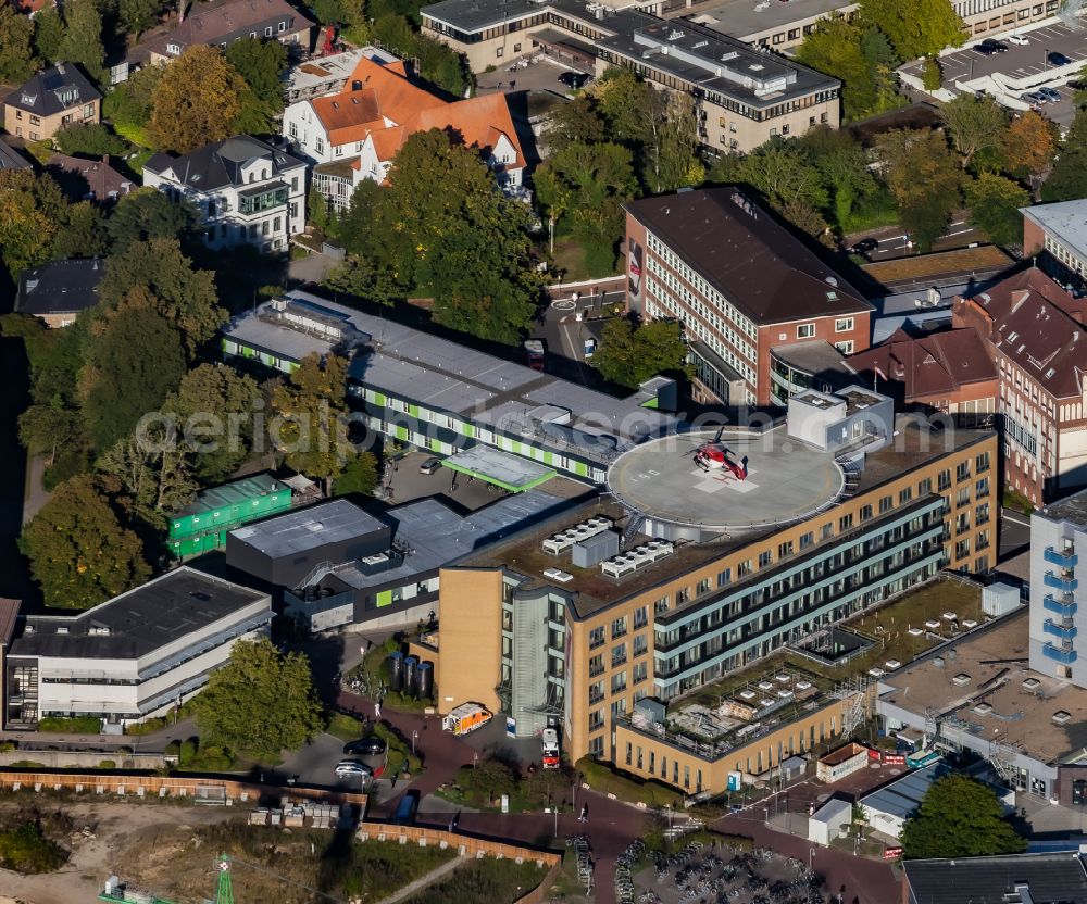 Aerial image Kiel - Hospital grounds of the University Hospital Schleswig-Holstein ( UKSH ) on street Arnold-Heller-Strasse in Kiel in the state Schleswig-Holstein, Germany. Helipad on the roof of the neurosurgery clinic