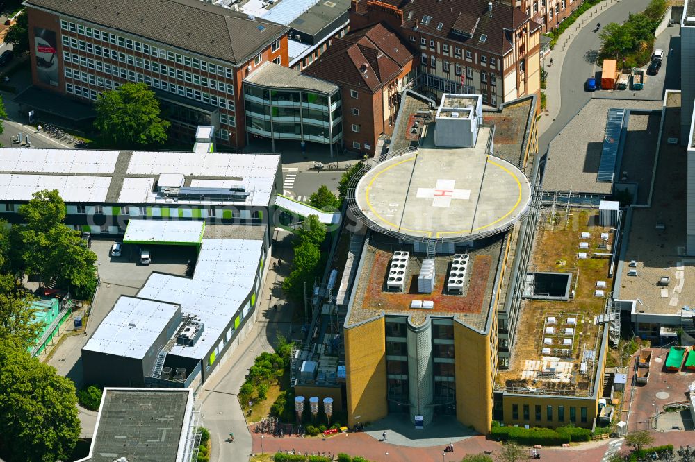 Aerial photograph Kiel - Hospital grounds of the University Hospital Schleswig-Holstein ( UKSH ) on street Arnold-Heller-Strasse in Kiel in the state Schleswig-Holstein, Germany