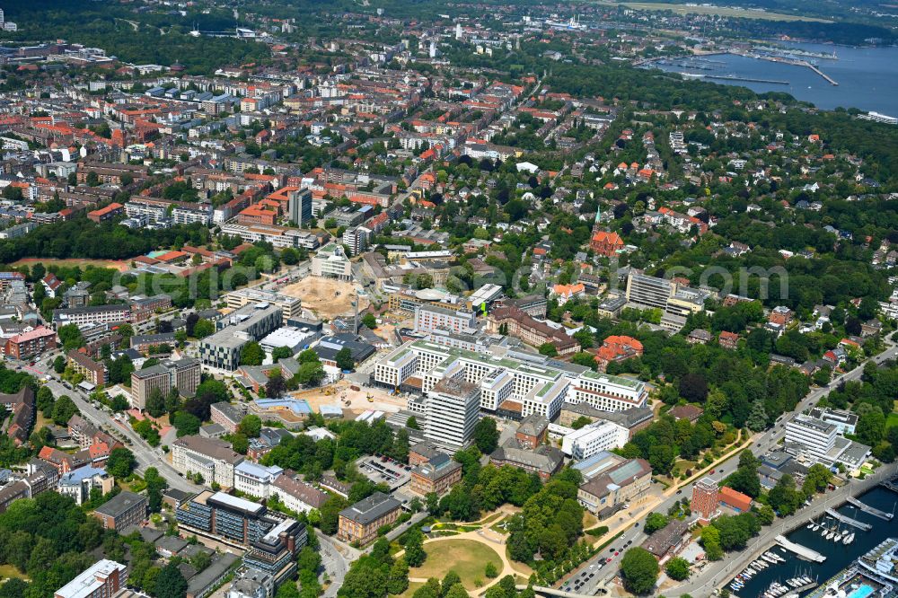 Aerial photograph Kiel - Hospital grounds of the Clinic Universitaetsklinikum Schleswig-Holstein ( UKSH ) on street Arnold-Heller-Strasse in the district Duesternbrook in Kiel in the state Schleswig-Holstein, Germany