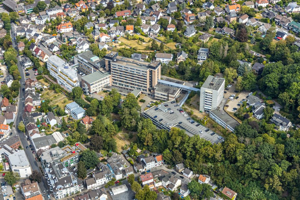 Aerial image Menden (Sauerland) - Hospital grounds of the Clinic St. Vincenz Krankenhaus Menden in Menden (Sauerland) at Sauerland in the state North Rhine-Westphalia, Germany