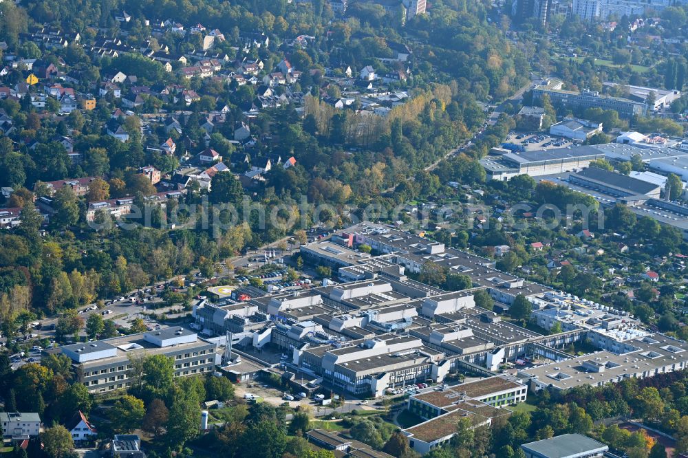 Aerial image Berlin - Hospital grounds of the Clinic Vivantes Humboldt-Klinikum on Nordgraben in the district Borsigwalde in Reinickendorf in Berlin, Germany
