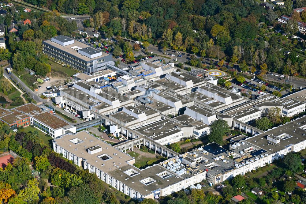 Berlin from the bird's eye view: Hospital grounds of the Clinic Vivantes Humboldt-Klinikum on Nordgraben in the district Borsigwalde in Reinickendorf in Berlin, Germany