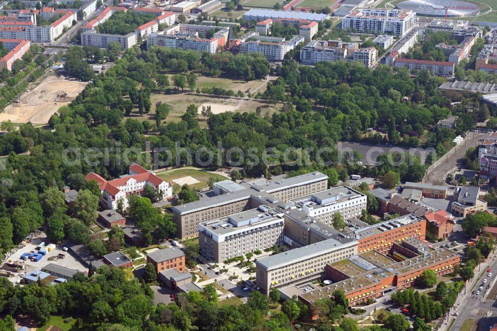 Aerial image Berlin - Hospital grounds of the Vivantes Clinic Landsberger Allee im Friedrichshain in Berlin