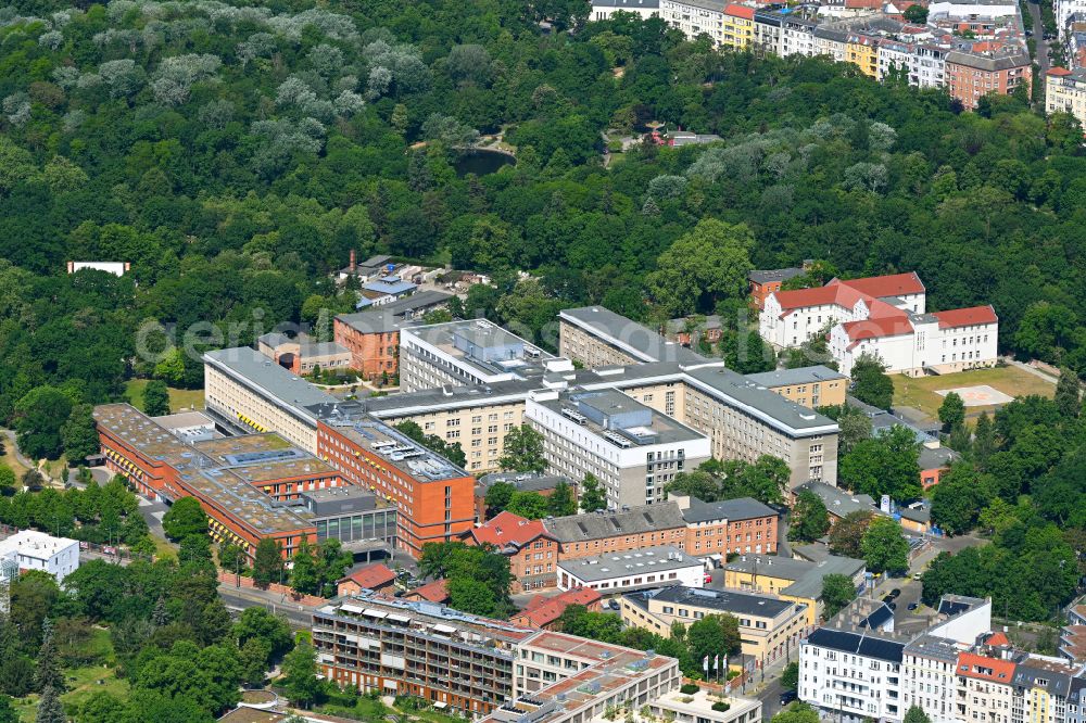 Berlin from the bird's eye view: Hospital grounds of the Vivantes Clinic Landsberger Allee im Friedrichshain in Berlin