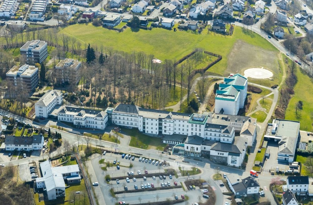 Aerial photograph Meschede - Hospital grounds of the Clinic St. Walburga-Krankenhaus Meschede on Schederweg in Meschede in the state North Rhine-Westphalia, Germany