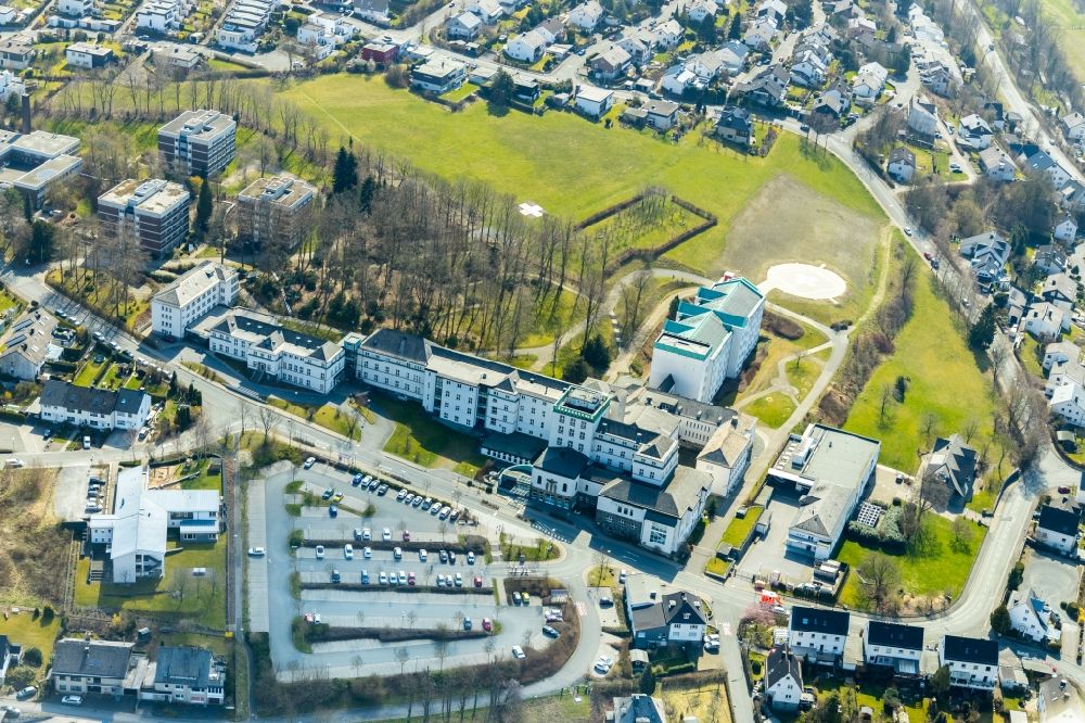 Meschede from the bird's eye view: Hospital grounds of the Clinic St. Walburga-Krankenhaus Meschede on Schederweg in Meschede in the state North Rhine-Westphalia, Germany
