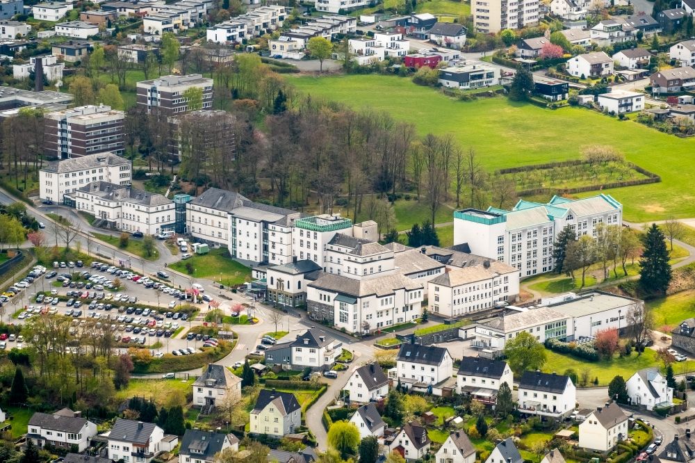 Aerial photograph Meschede - Hospital grounds of the Clinic St. Walburga-Krankenhaus Meschede on Schederweg in Meschede in the state North Rhine-Westphalia, Germany