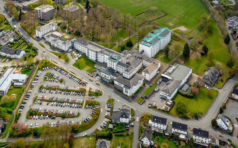 Aerial image Meschede - Hospital grounds of the Clinic St. Walburga-Krankenhaus Meschede on Schederweg in Meschede in the state North Rhine-Westphalia, Germany