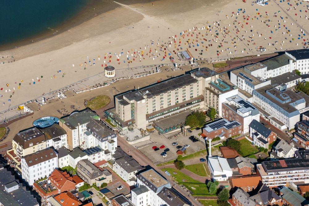Aerial photograph Borkum - Clinic grounds of the Nordseeklinik Borkum on the sandy beach in Borkum in the state Lower Saxony, Germany