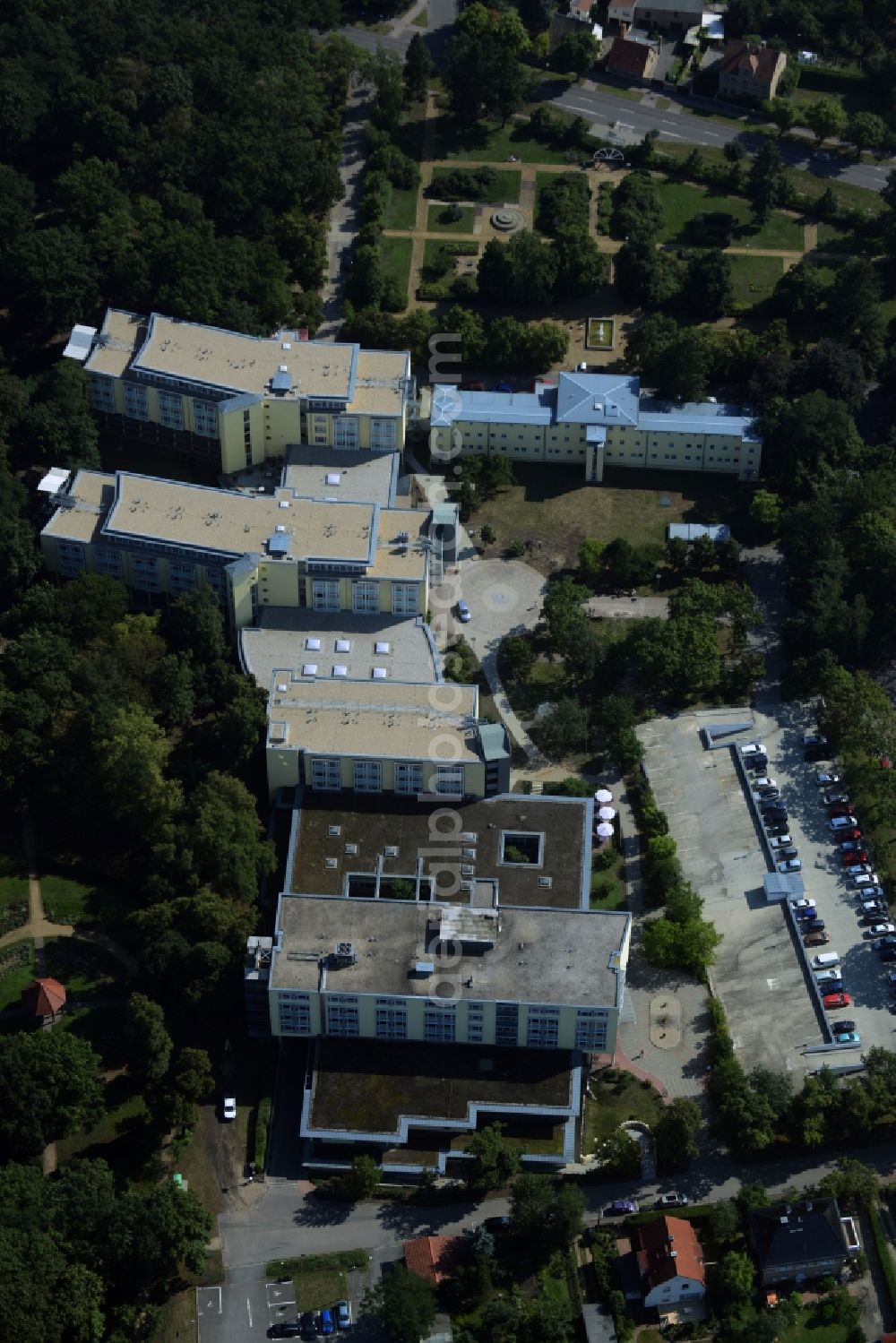 Bad Düben from the bird's eye view: Hospital grounds of the rehabilitation center of the clinic MediClin Waldkrankenhaus in Bad Dueben in the state of Saxony. The building complex and compound is located on Kur Park in the centre of the town