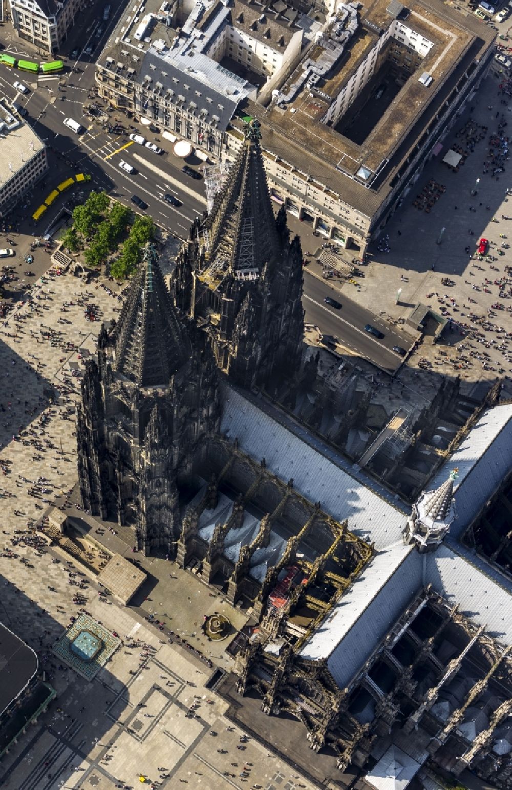 Aerial photograph Köln - View of the Cologne Cathedral in the center of Cologne, near central station. The Cologne Cathedral is a Roman Catholic church in the Gothic style in Cologne and the Cathedral of the Archdiocese of Cologne. It is the second highest church building in Europe and the third highest in the world