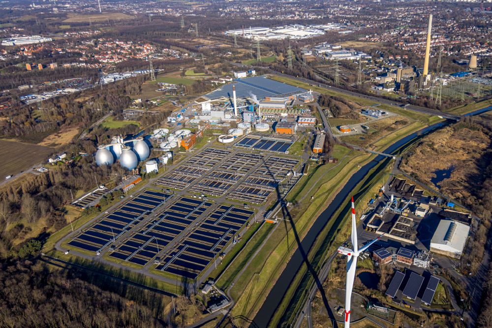 Aerial image Bottrop - Sewage works Basin and purification steps for waste water treatment Emschergenossenschaft Klaeranlage Bottrop in Bottrop in the state North Rhine-Westphalia
