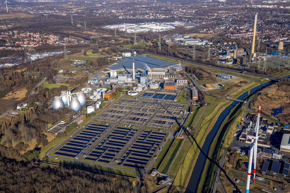 Bottrop from above - sewage works Basin and purification steps for waste water treatment Emschergenossenschaft Klaeranlage Bottrop in Bottrop in the state North Rhine-Westphalia