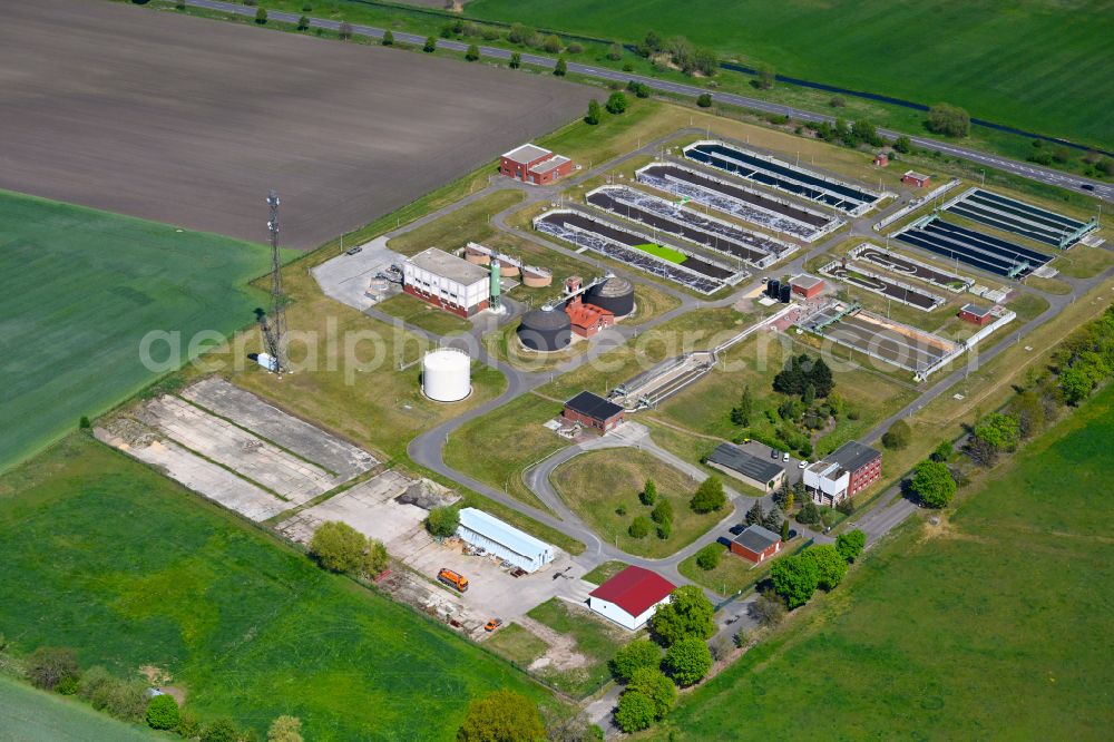 Aerial photograph Hansestadt Stendal - Sewage works Basin and purification steps for waste water treatment on street B189 in Hansestadt Stendal in the state Saxony-Anhalt, Germany