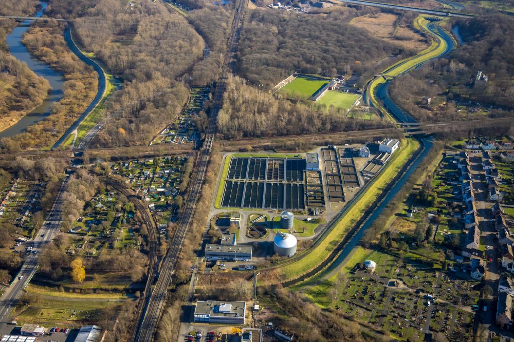 Aerial photograph Lünen - Sewage works Basin and purification steps for waste water treatment of the Lippeverband on street Horstmarer Strasse in Luenen at Ruhrgebiet in the state North Rhine-Westphalia, Germany
